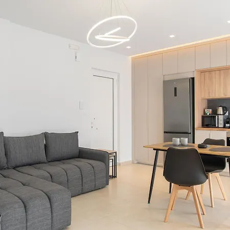 Апартаменты 30 Roses White *