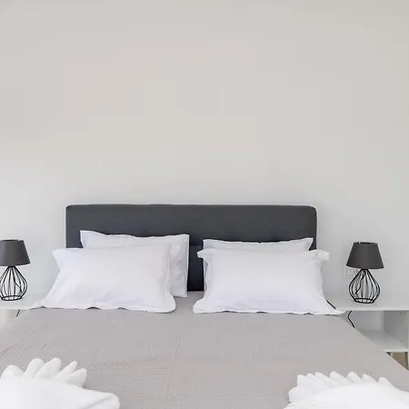 Апартаменты 30 Roses White *