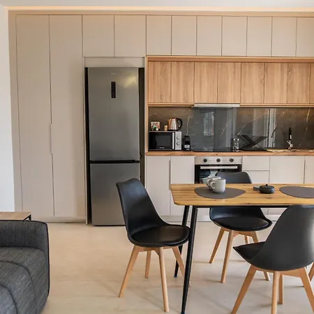 Апартаменты 30 Roses White