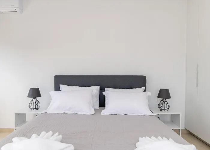 Апартаменты 30 Roses White *