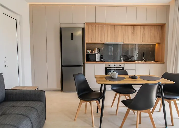 Апартаменты 30 Roses White