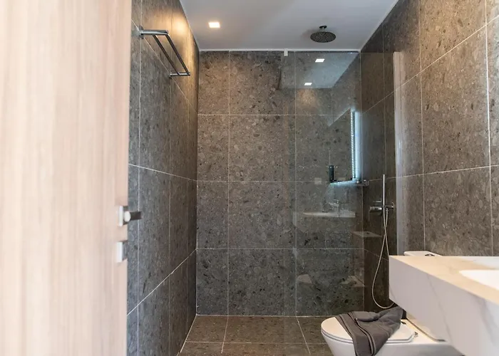 Apartment 30 Roses White